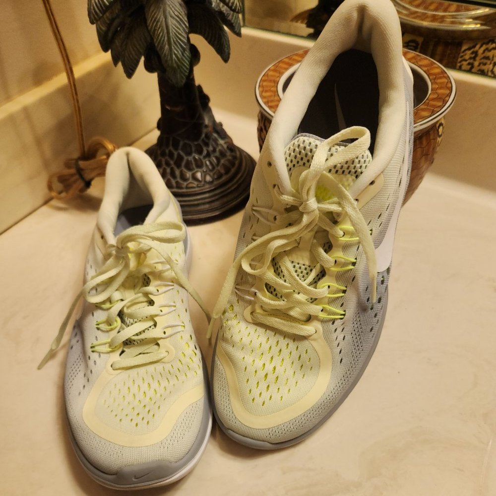 Nike Flex 2017 Run Shoes Womens Size 9/Yellow